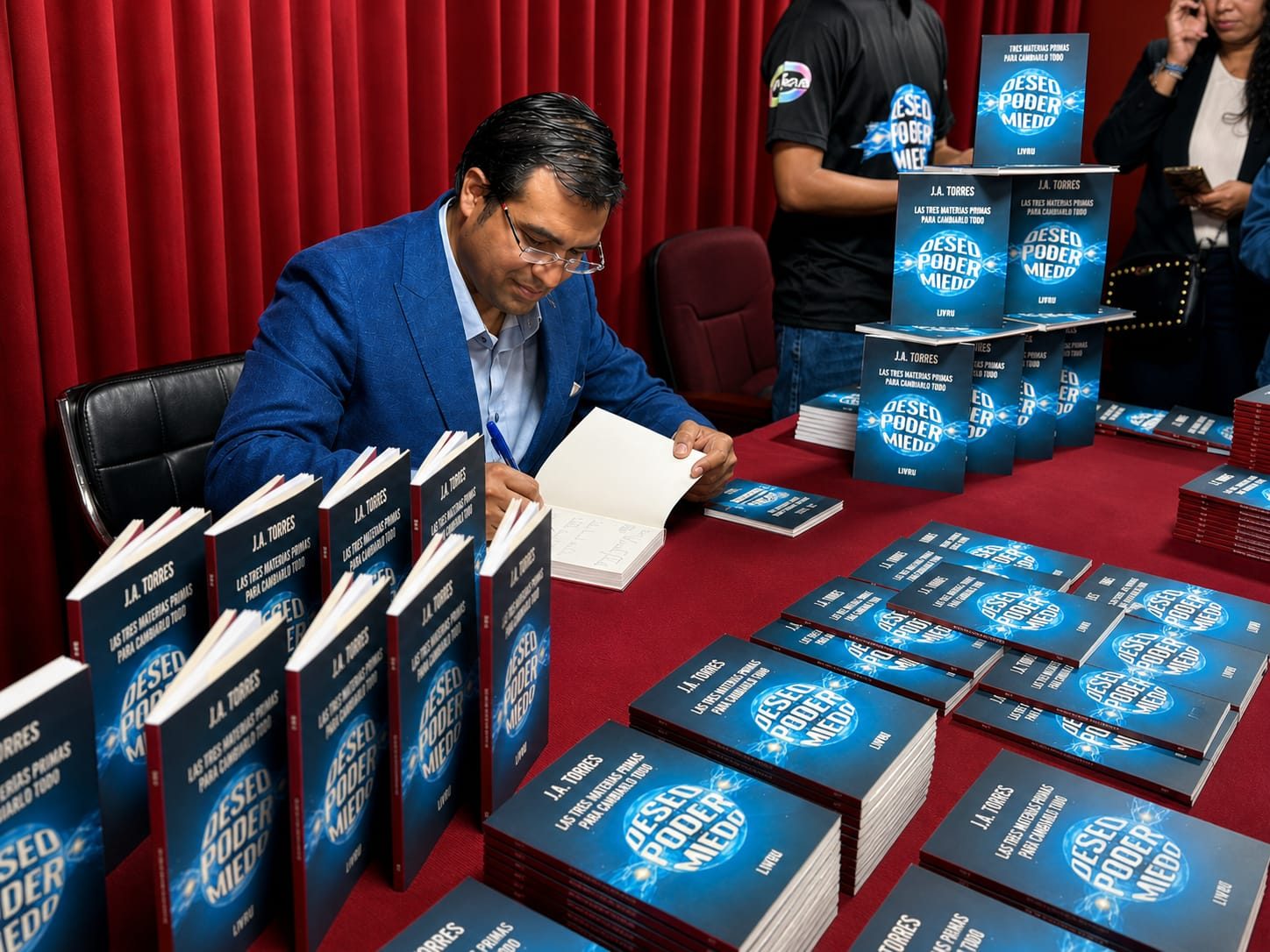 J.A. Torres, creador del método MDP, con su libro
